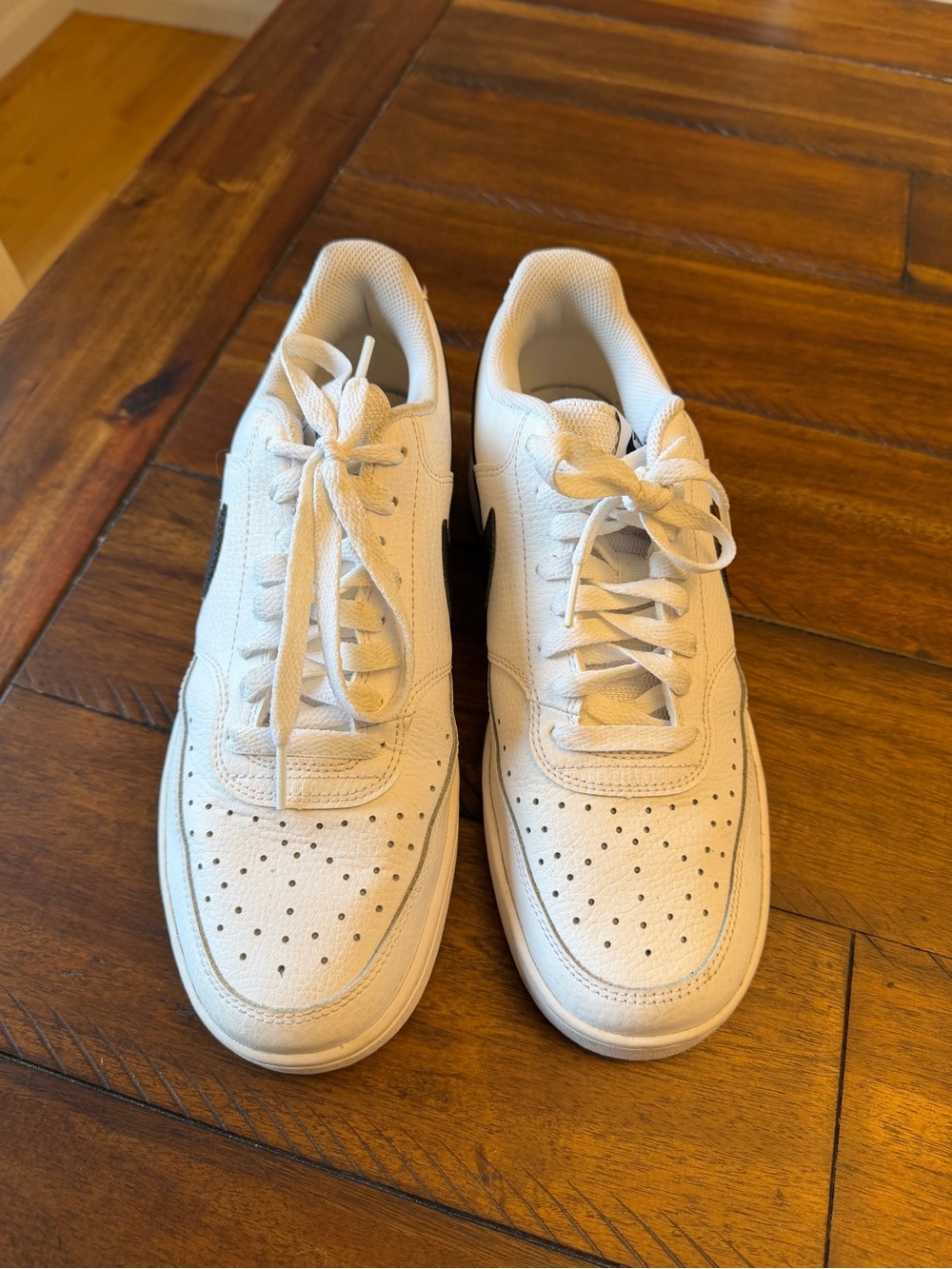 Nike White Low-Top Sneakers with Black Swoosh Accent Size 8 - Picture 3 of 4